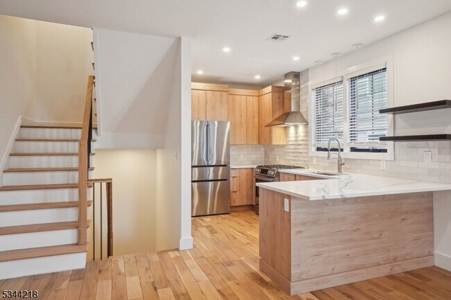 Building Photo - 51 New St