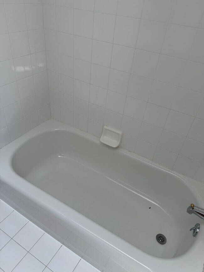 Building Photo - 4BR/3.5BA | Newly Renovated Single Family Home | Large Home is Desirable Pine Run!  Best of Mason