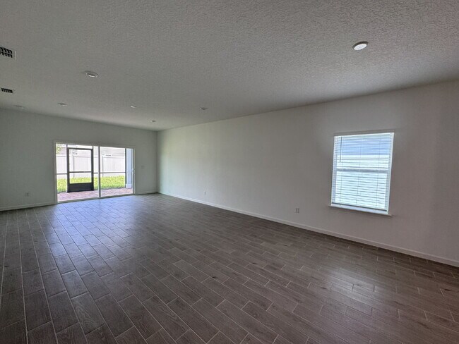 Building Photo - Modern New Construction Home in Central St...