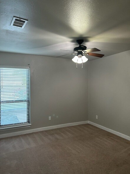 Building Photo - 2612 Princess Ln
