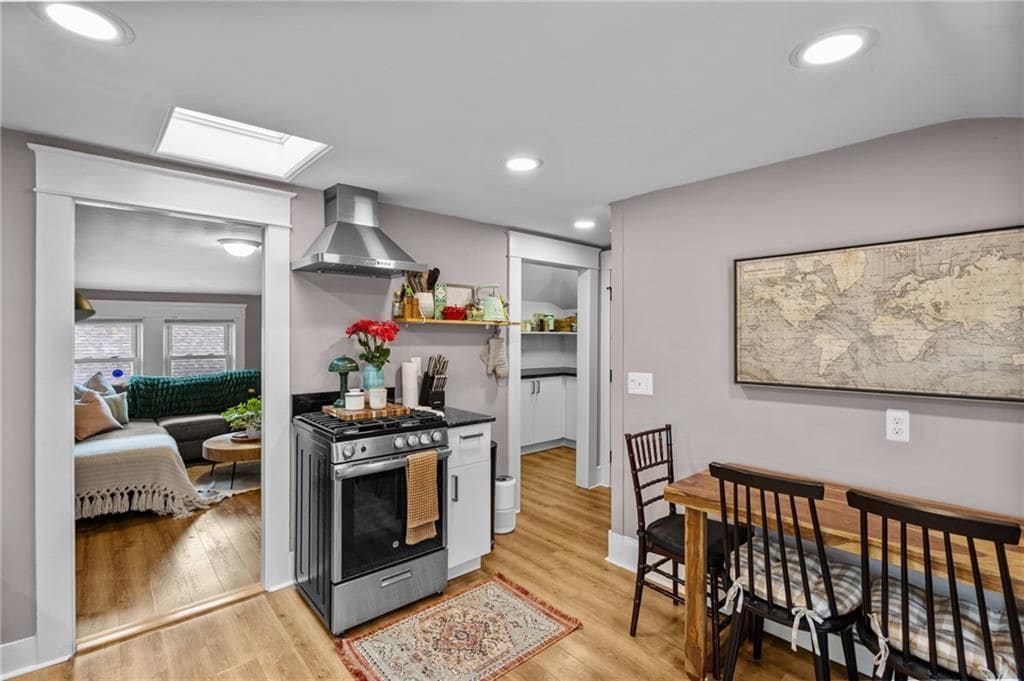 Building Photo - 86 Rochambeau Ave