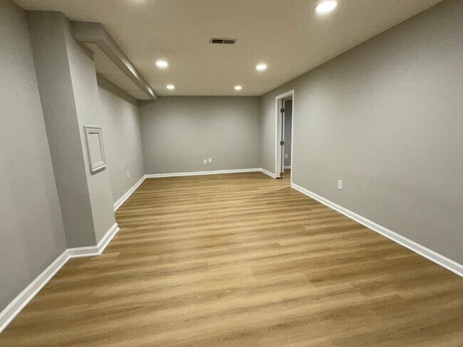 Building Photo - Beautiful 4 beds 2.5 baths in Columbus!