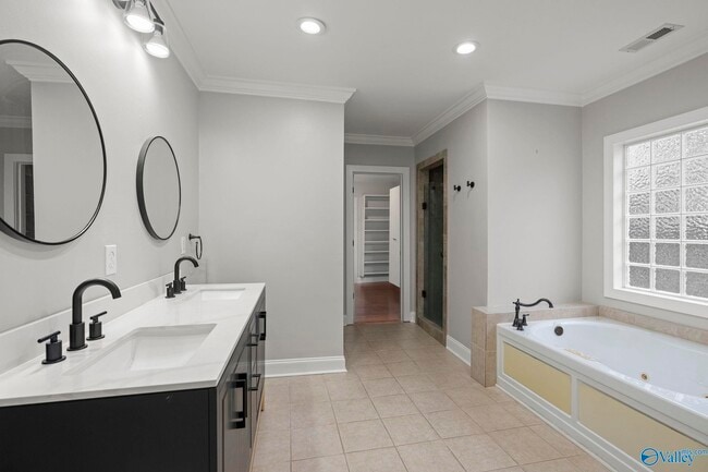 Building Photo - 1518 Beirne Ave NE