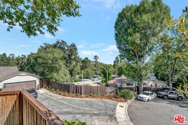Building Photo - 15511 Woodcrest Dr