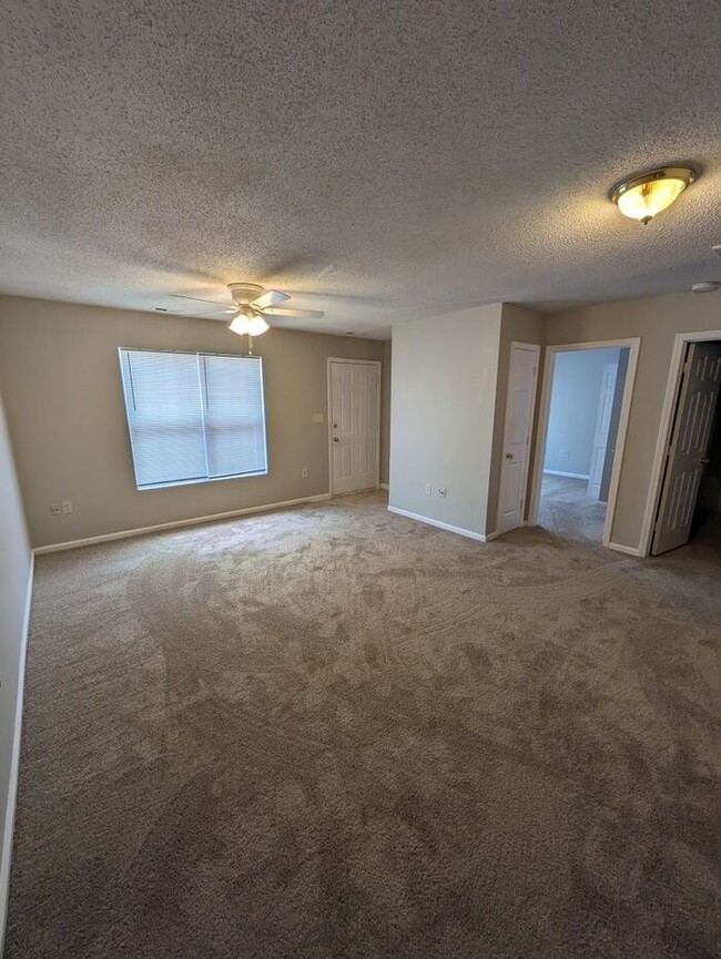 Building Photo - 2BD/2BA Unit at The Squires in Newton