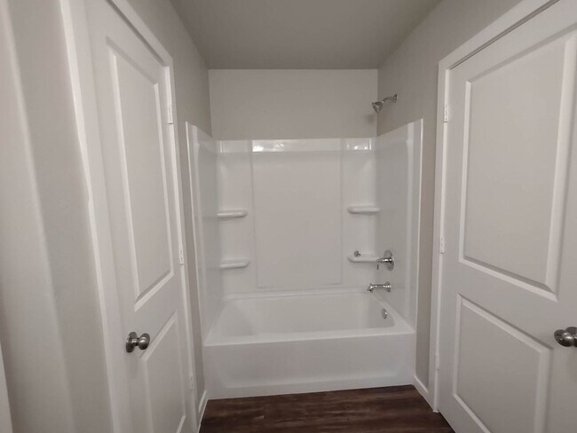 Building Photo - 2121 N Jayton Ave