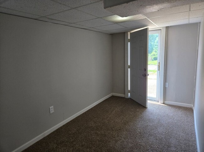 Building Photo - 6415 Perry Dr
