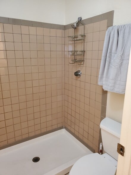 Second floor bathroom - 7615 E Callisto Cir