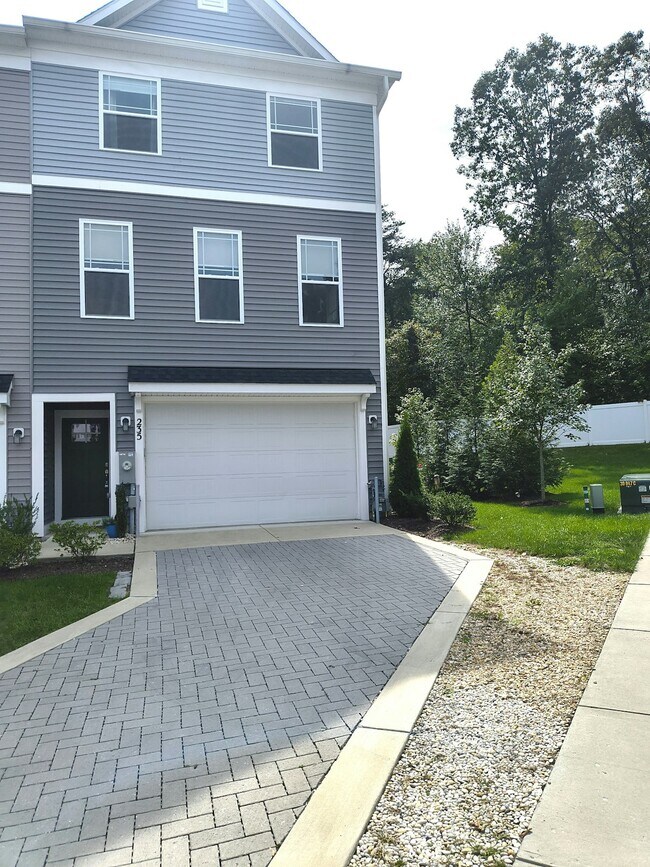 Building Photo - 235 Jenkins Way