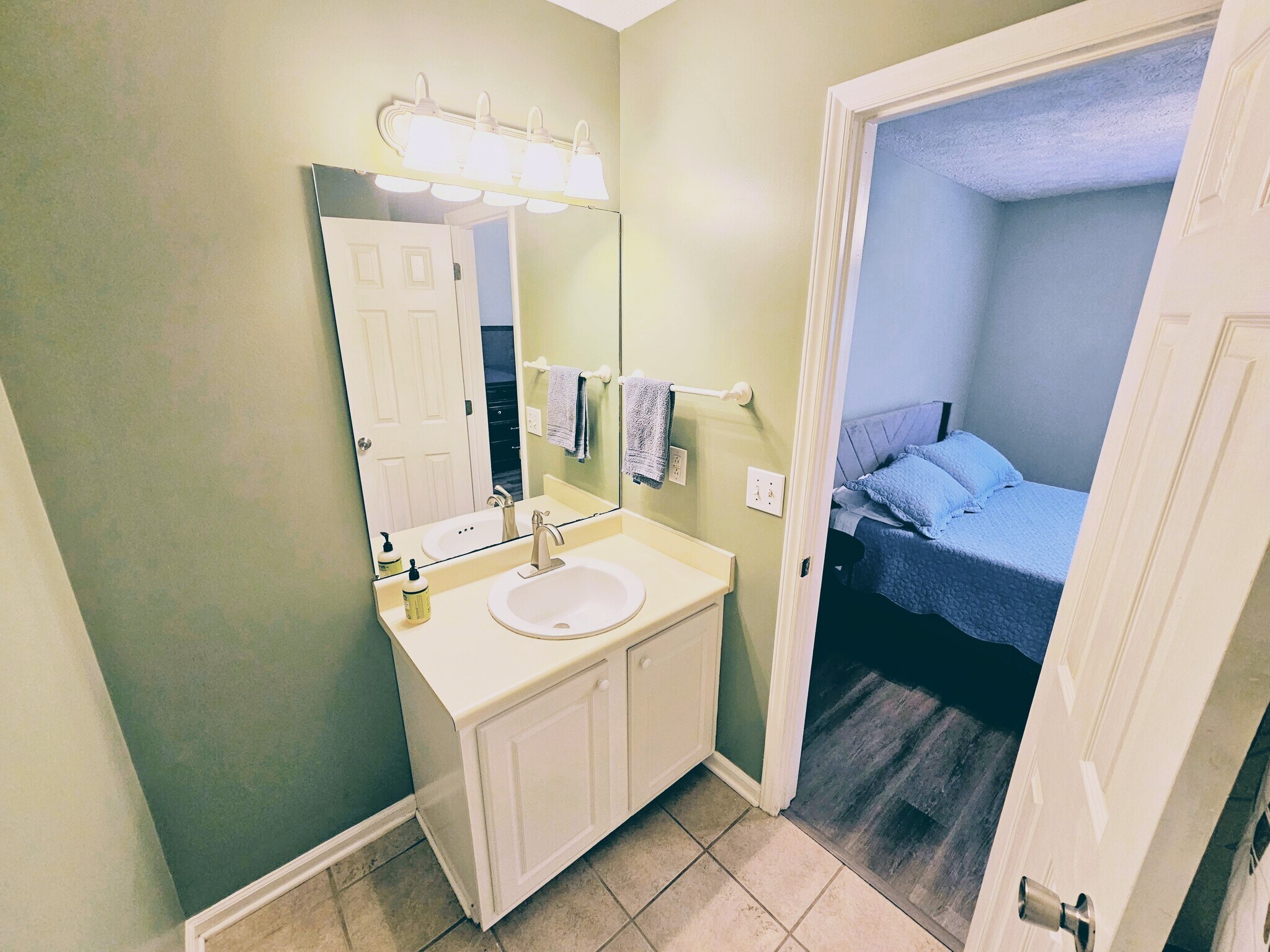 Primary full bathroom - 2127 Winter Moss Ln