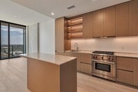 Building Photo - 610 Davis St