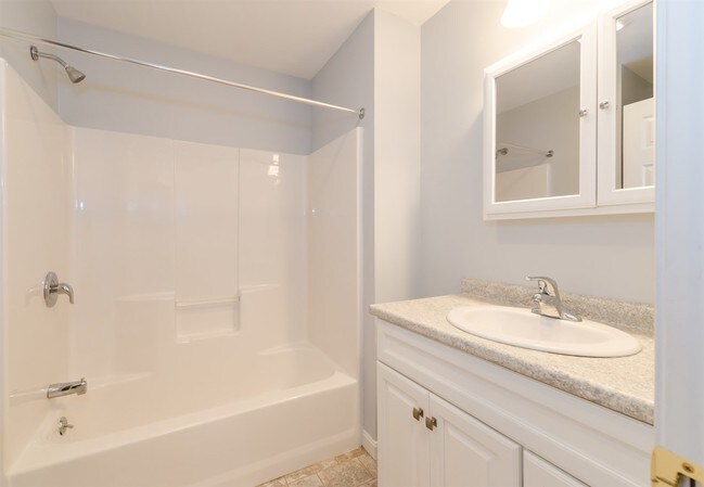 Building Photo - 60 Russell Hill Rd