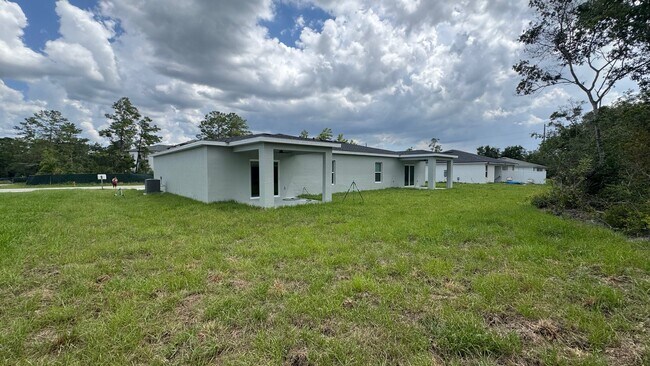 Building Photo - 2232 Fernwood St