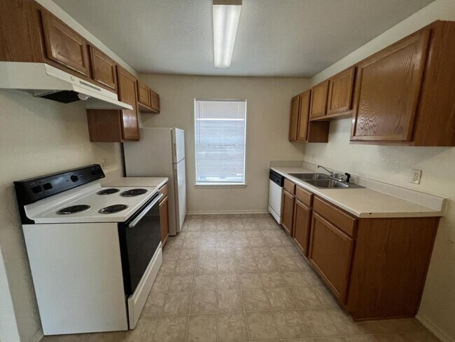 Building Photo - 5708 Greengate Dr