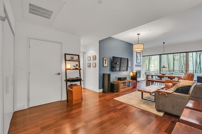 Building Photo - Hollywood Luxury Condo — 2 Beds • 2.5 Bath...