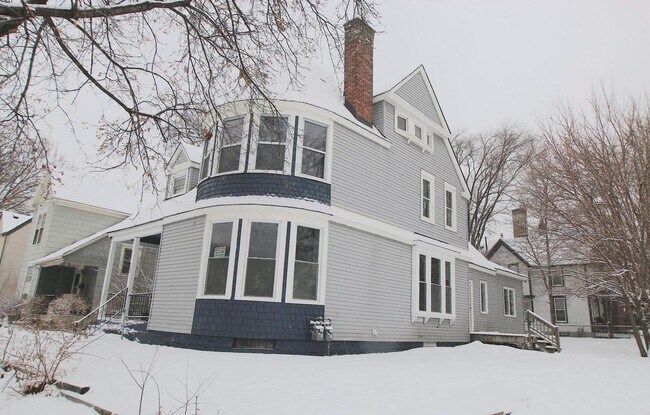 Primary Photo - 220 E 27th St