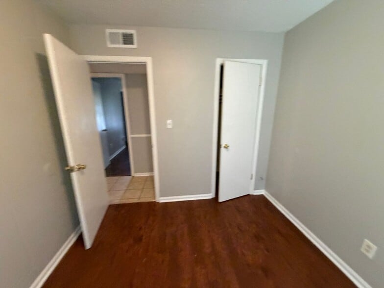 Building Photo - 5071 Gray Dr