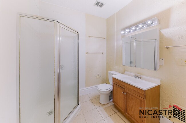 Building Photo - 252 E Lane Ave