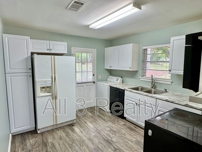 Building Photo - 3508 Cottonwood Dr