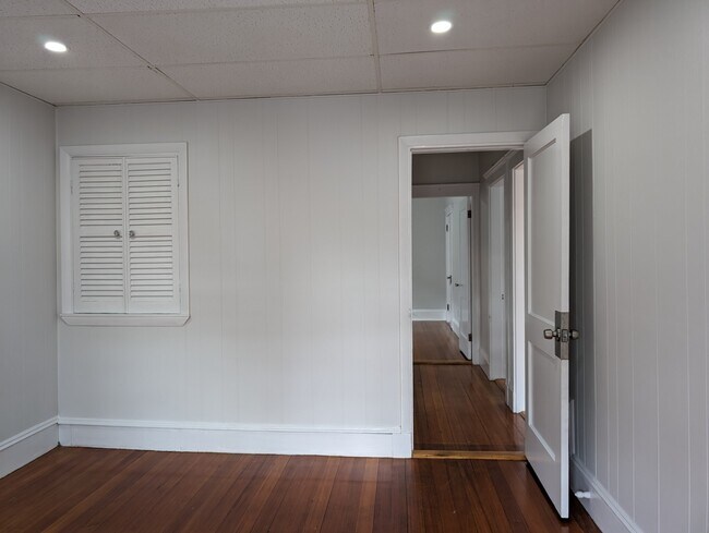 Building Photo - 8 Wilson Ave