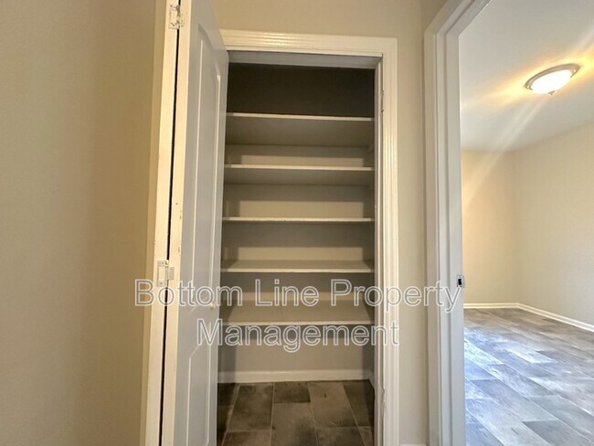 Building Photo - 1713 Longleaf Dr