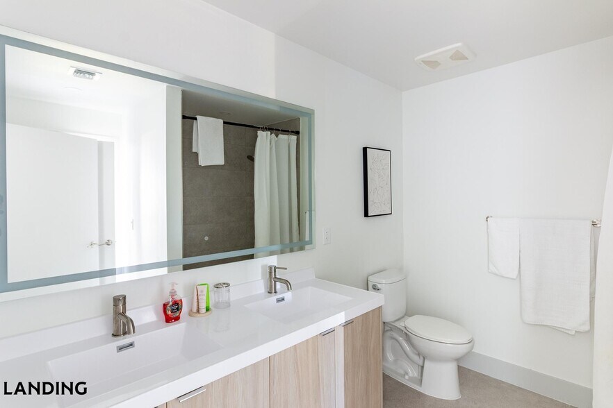 Building Photo - 1155 NE 126th St