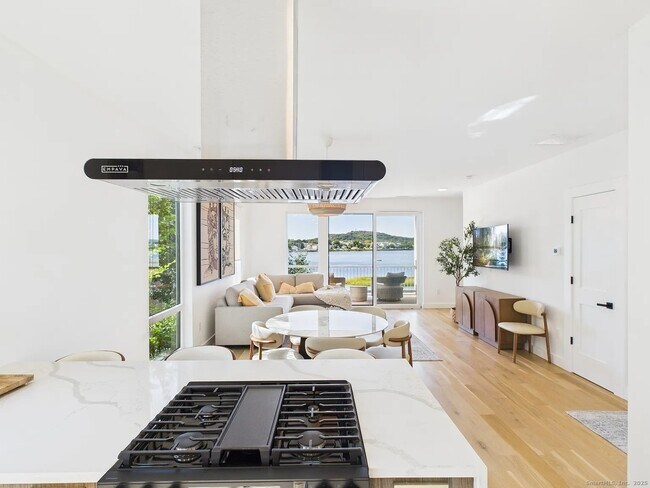 Building Photo - 904 Quinnipiac Ave