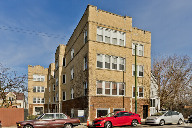 Building Photo - 3041 W Diversey Ave