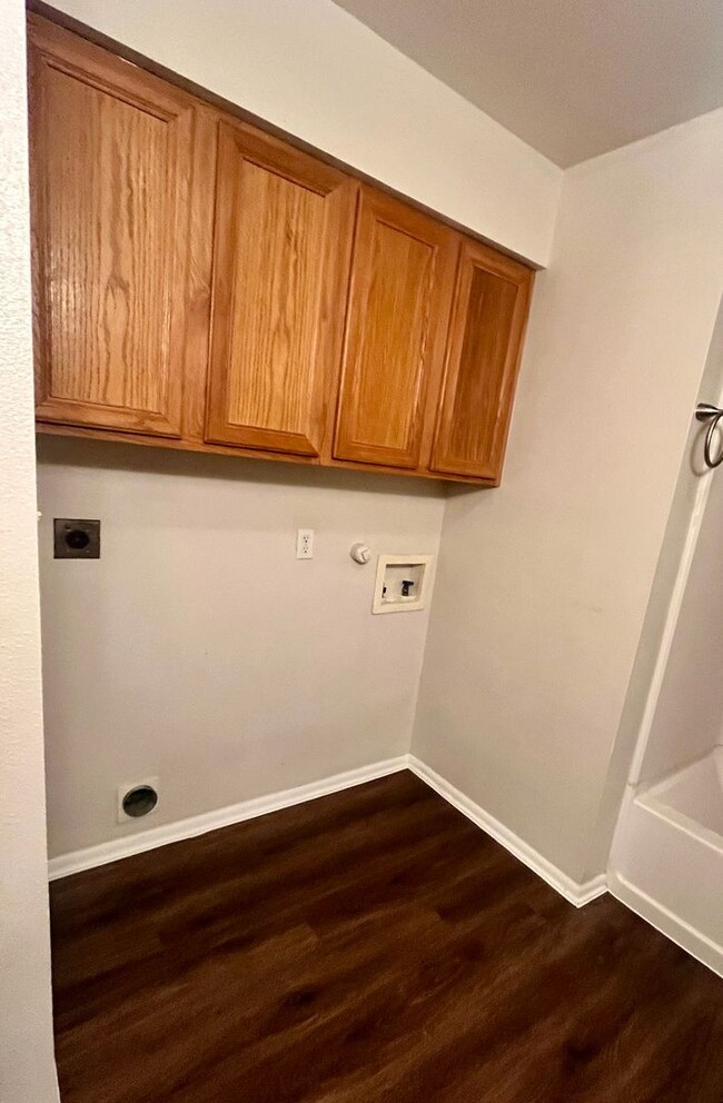 Building Photo - 2 Bed 1 Bath **Cozy Unit in Pleasanton**