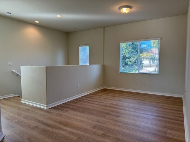 Building Photo - 5 bedroom home in W. Roseville. No carpet!