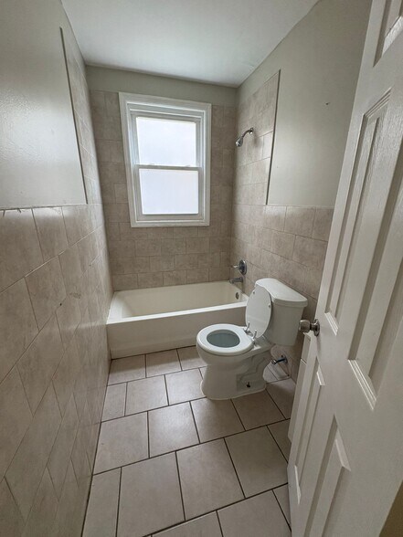Building Photo - 19-21 Schuyler Ter