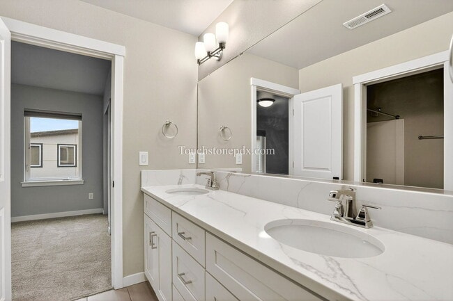 Building Photo - 3859 SE 92nd Ave