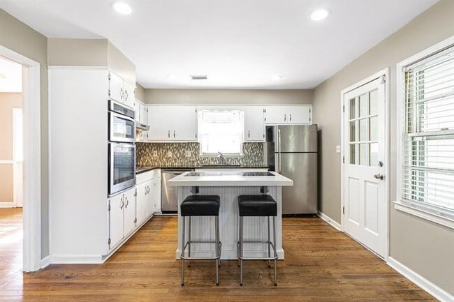 Building Photo - 1517 Gaylor Cir SE