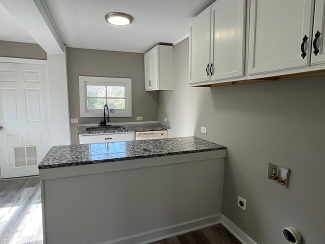 Building Photo - 3 Bed 1 Bath Home