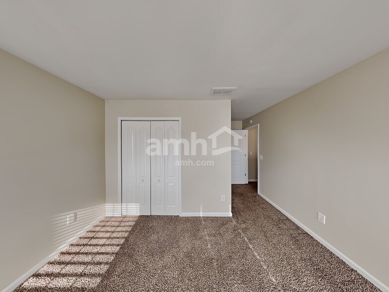 Building Photo - 111 Woodview Ct