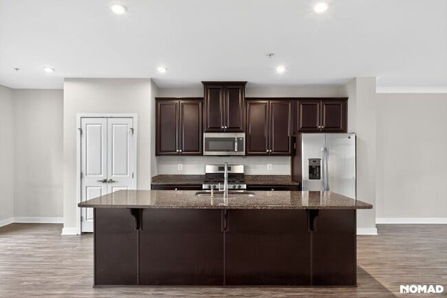 Building Photo - Spacious 4BR 3BA Townhome