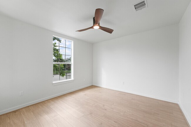 Building Photo - 4027 Ave N Ursuline St