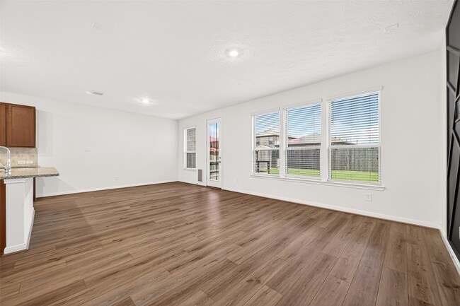 Building Photo - 12602 Blue Jay Dr