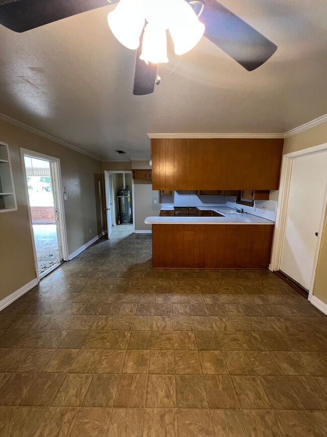 Building Photo - Southern Hills!