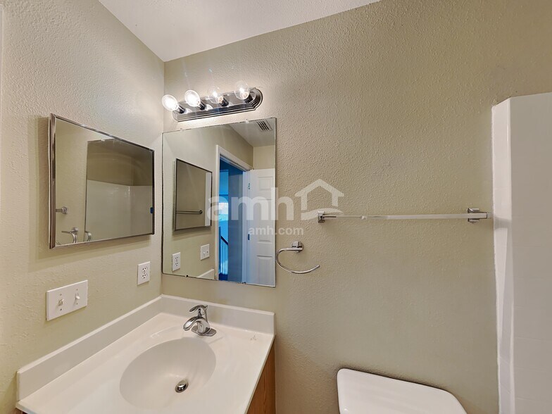 Building Photo - 17003 Odessa Dr