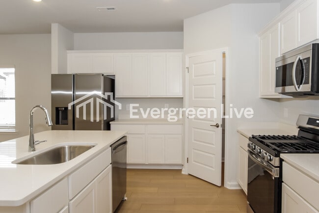 Building Photo - 154 Fenwick Pl