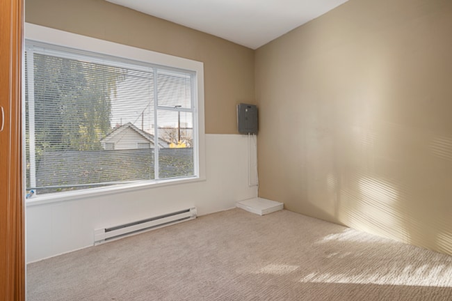 Building Photo - 52ND Street Apartments