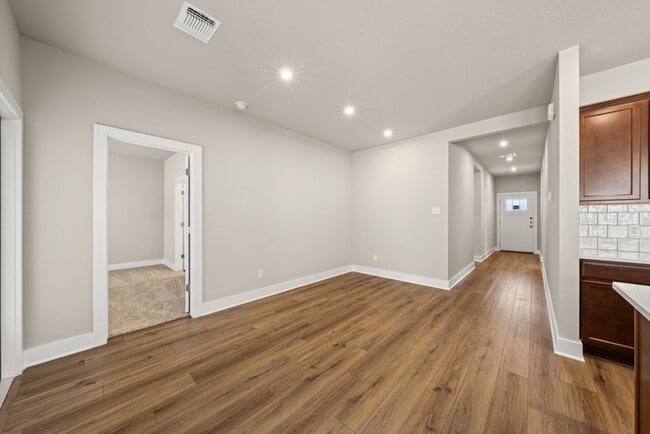 Building Photo - Modern Comfort Meets Style in Hartrick Ranch