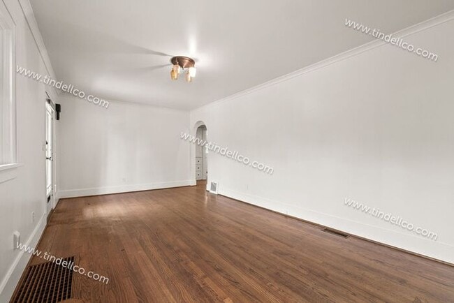 Building Photo - Modern Mediterranean 2 Bed/2 Bath with plenty of space - Pet Friendly!