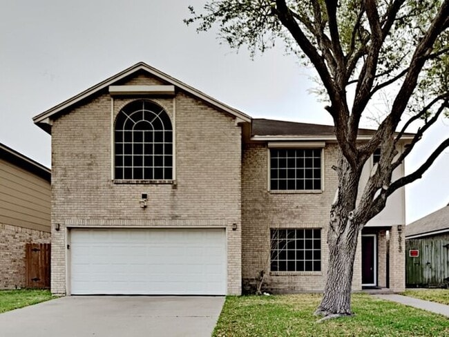 Building Photo - No Application Fees* $500 Off 1st Month Rent*
