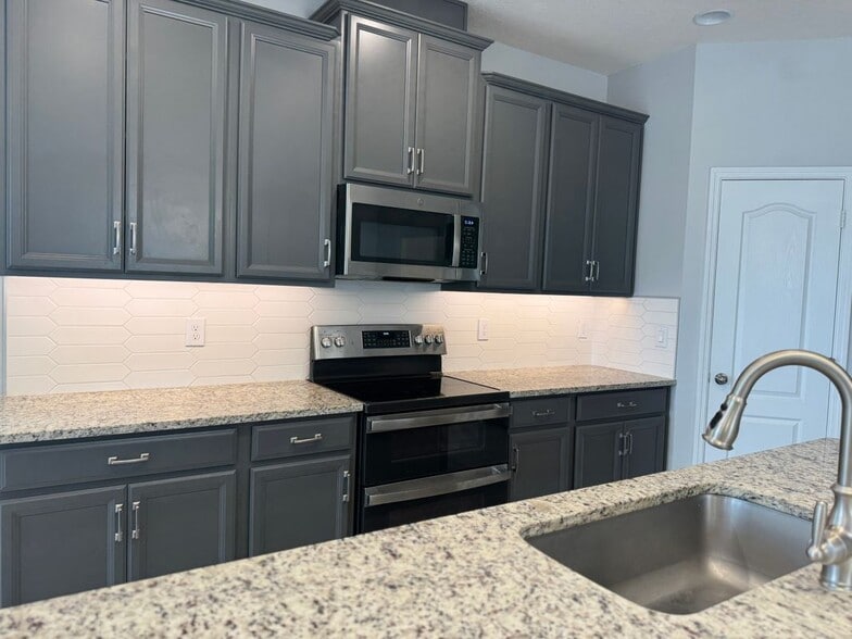 Building Photo - 730 Rivington Ave