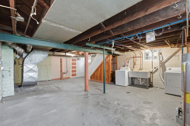 Building Photo - 240 Ridgewood Ave