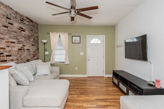 Building Photo - 4048 Walsh St