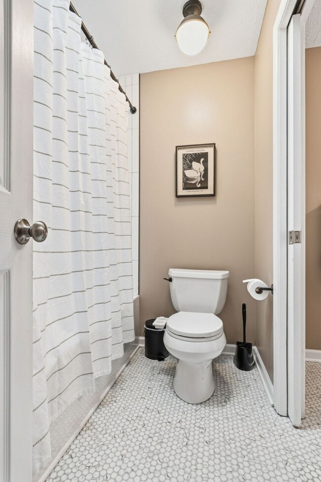 Building Photo - 185 Heights Ave