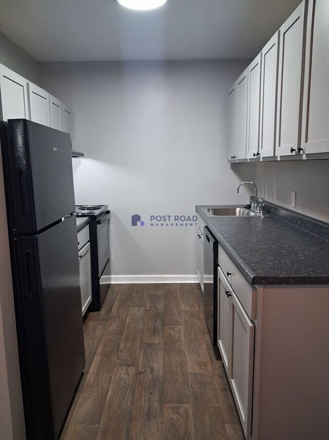 Building Photo - 2942 S Osage Ave